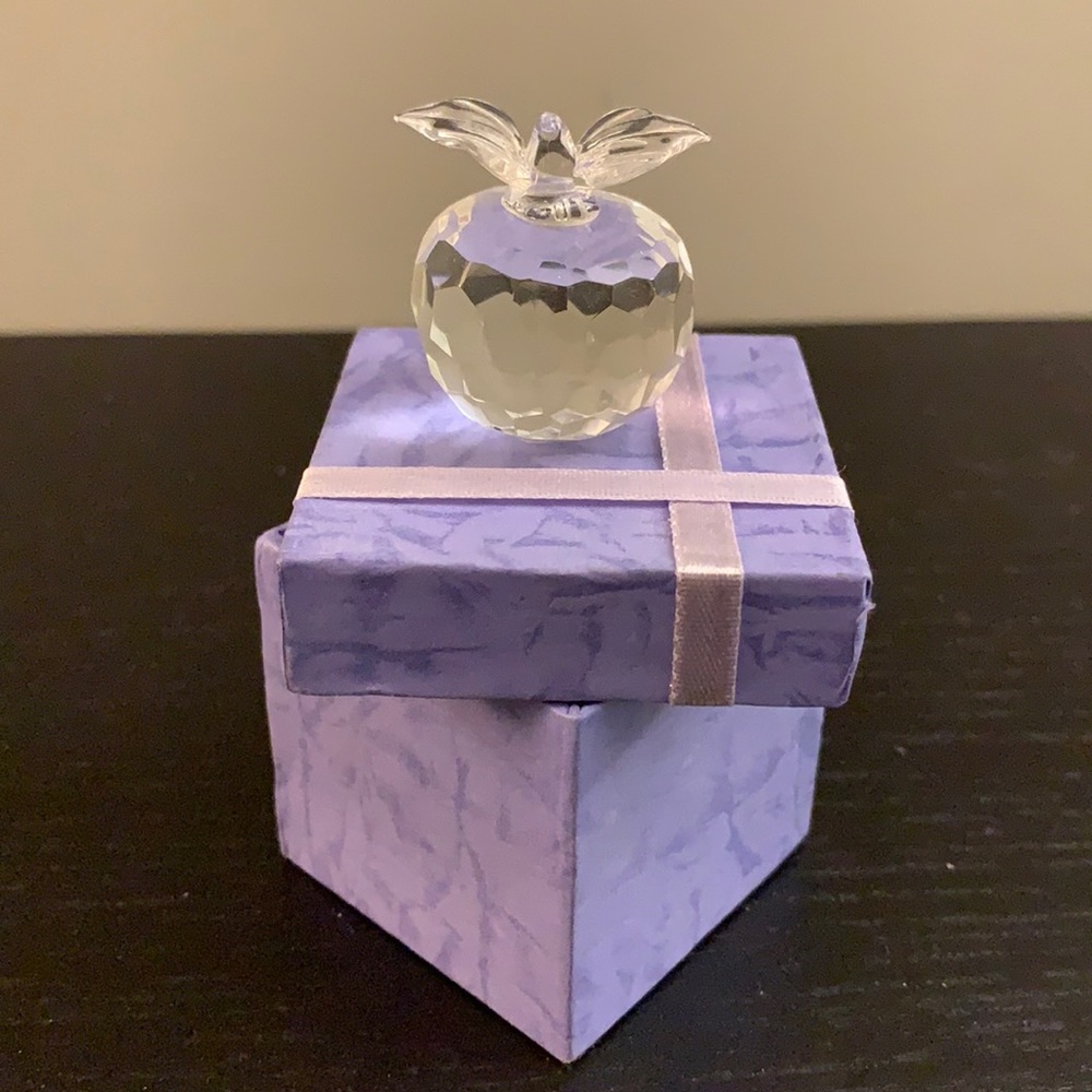 BRAND NEW crystal apple